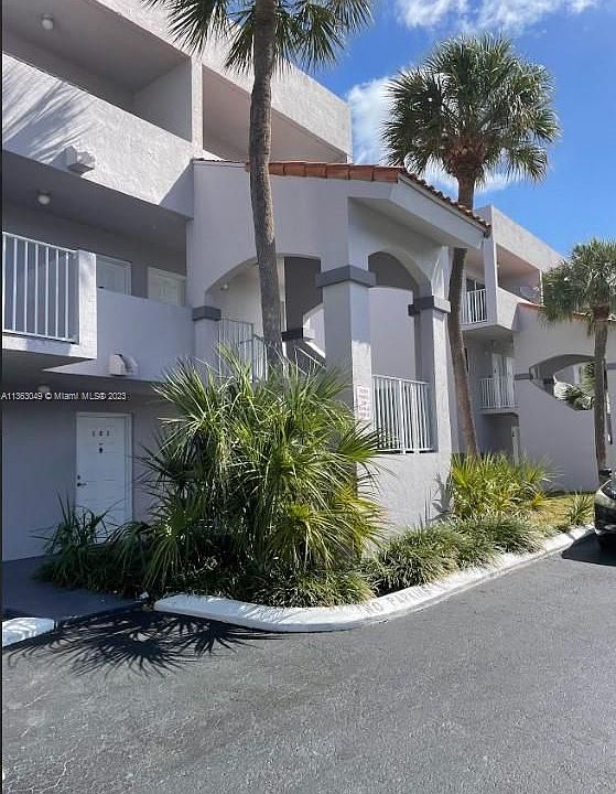 1st image of 2740 W 76th St APT 205