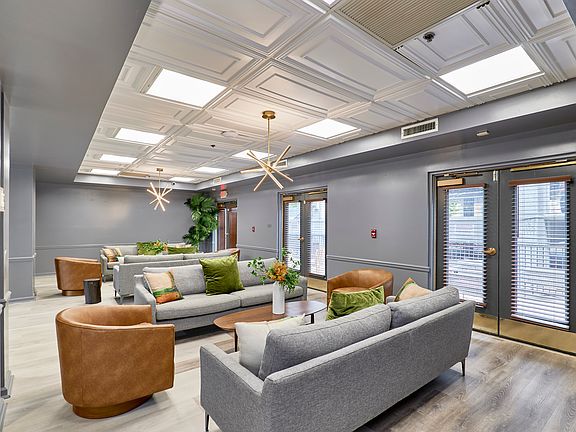 4th image of 4215 Lindell Blvd #310