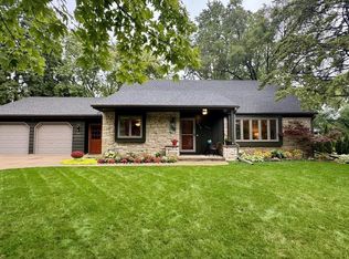 218 E Willow Rd, Fox Pt, WI 53217