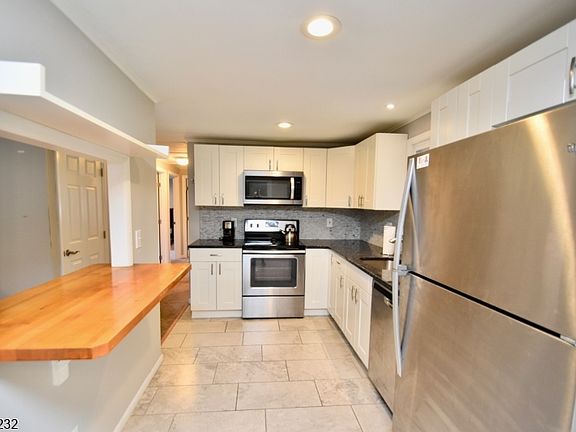 5th image of 131 Munsonhurst Rd