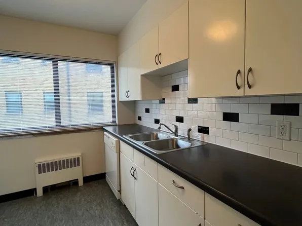 622-632 Snelling Ave South