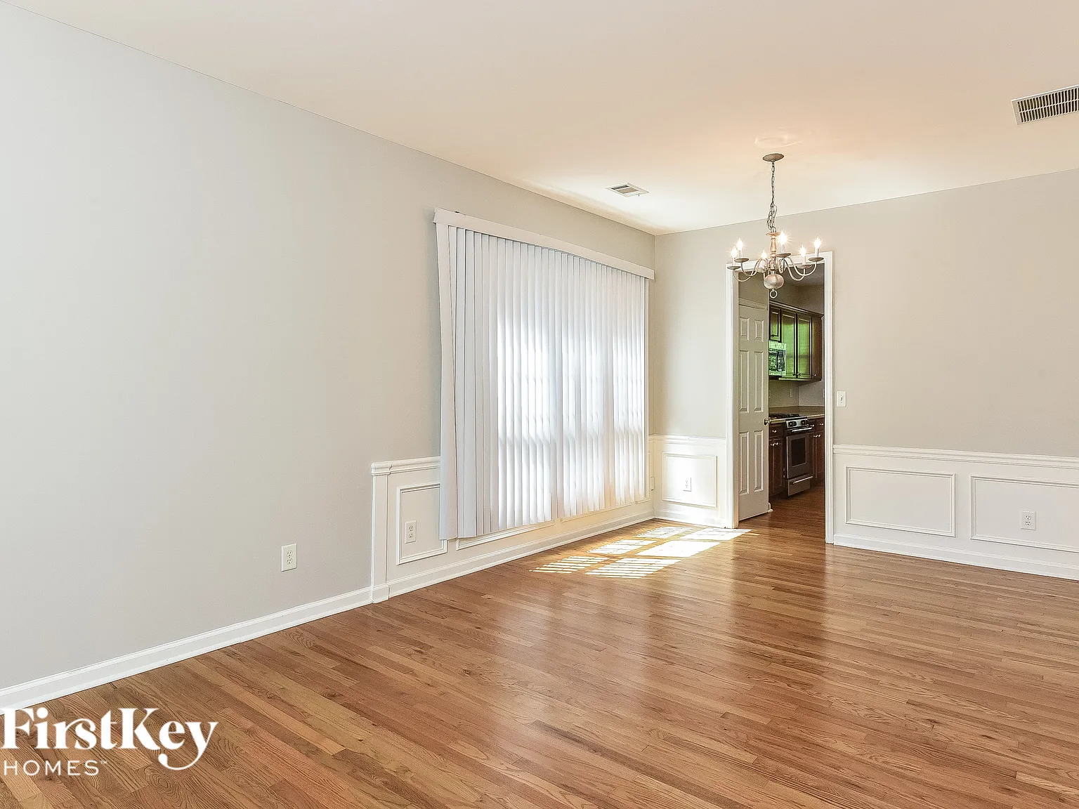 4 bed, 2.5 bath, 2344 sqft, $3,180 — Photo 4