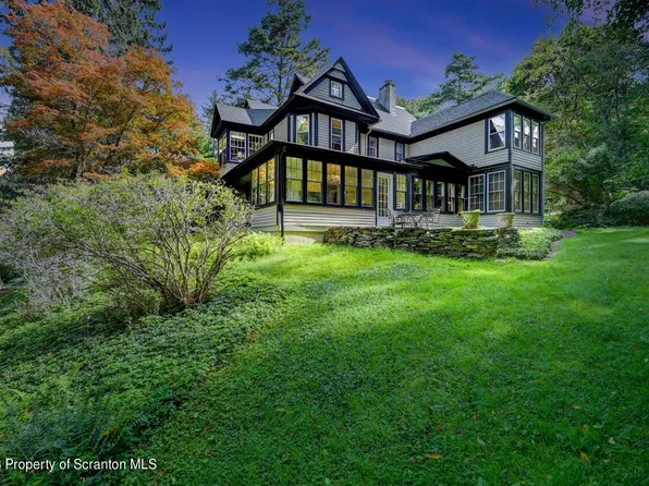 1304 N Abington Rd, Waverly, PA 18471