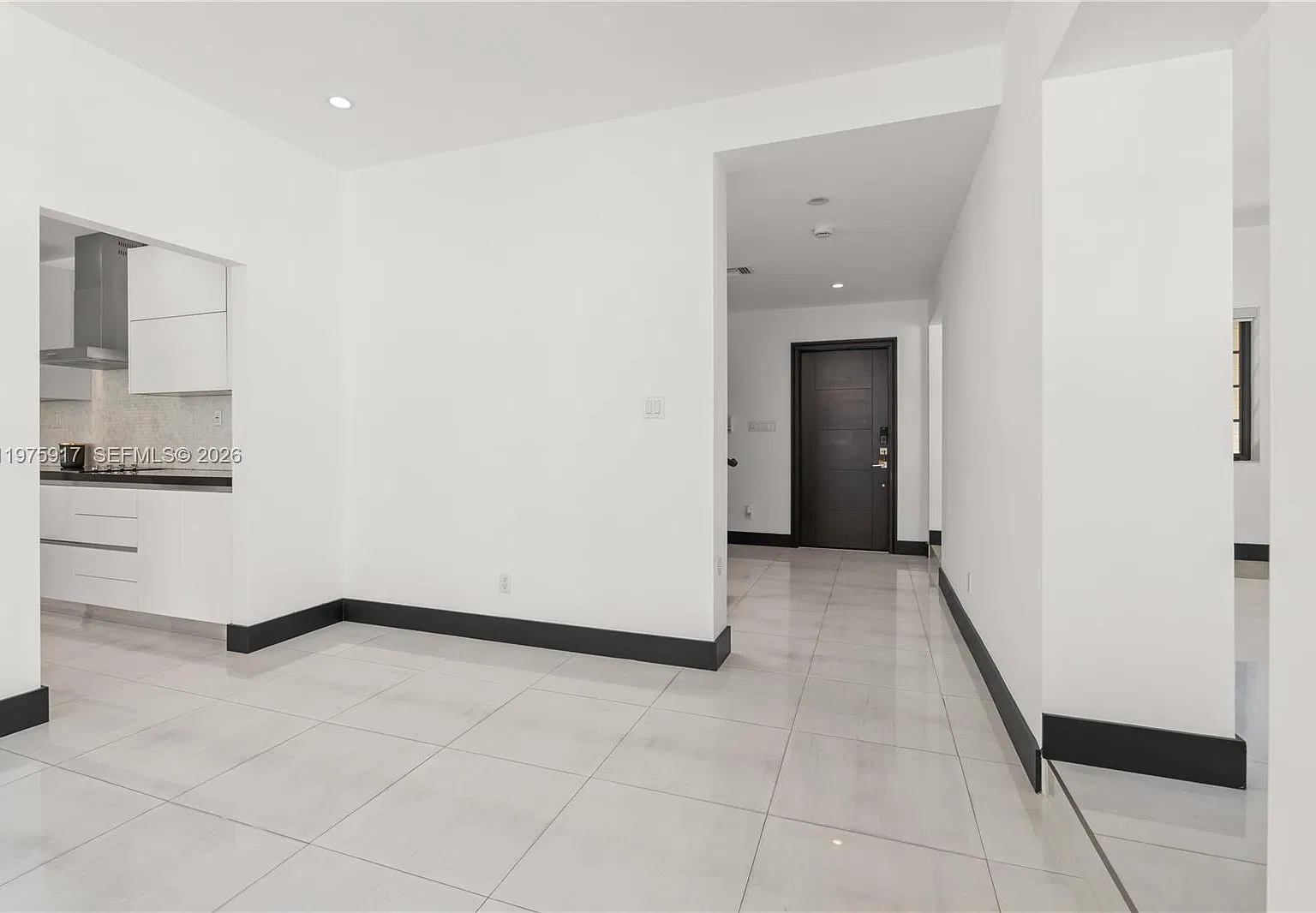 519 Alhambra Cir #519 — Photo 3