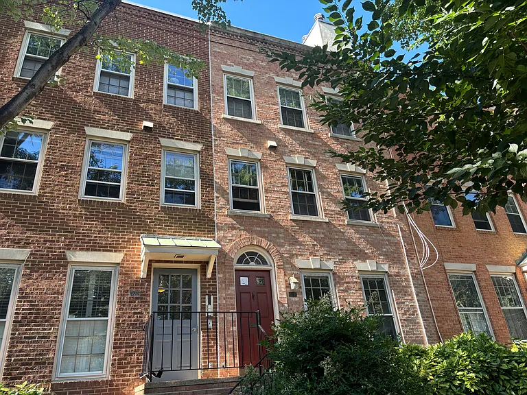 1949 Calvert St NW #B — Photo 17