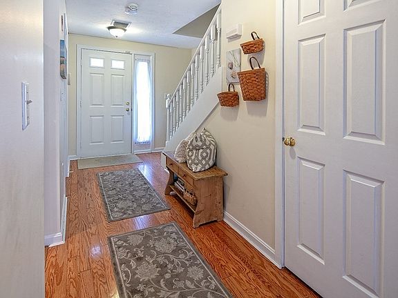 3rd image of 80 Westcliff Dr