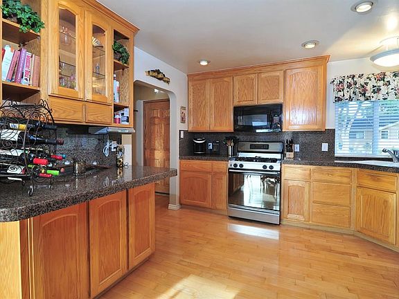 4th image of 402 S Henry Ave