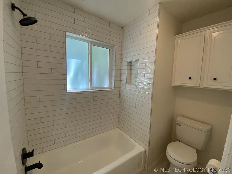 900 W Madison St — Photo 14