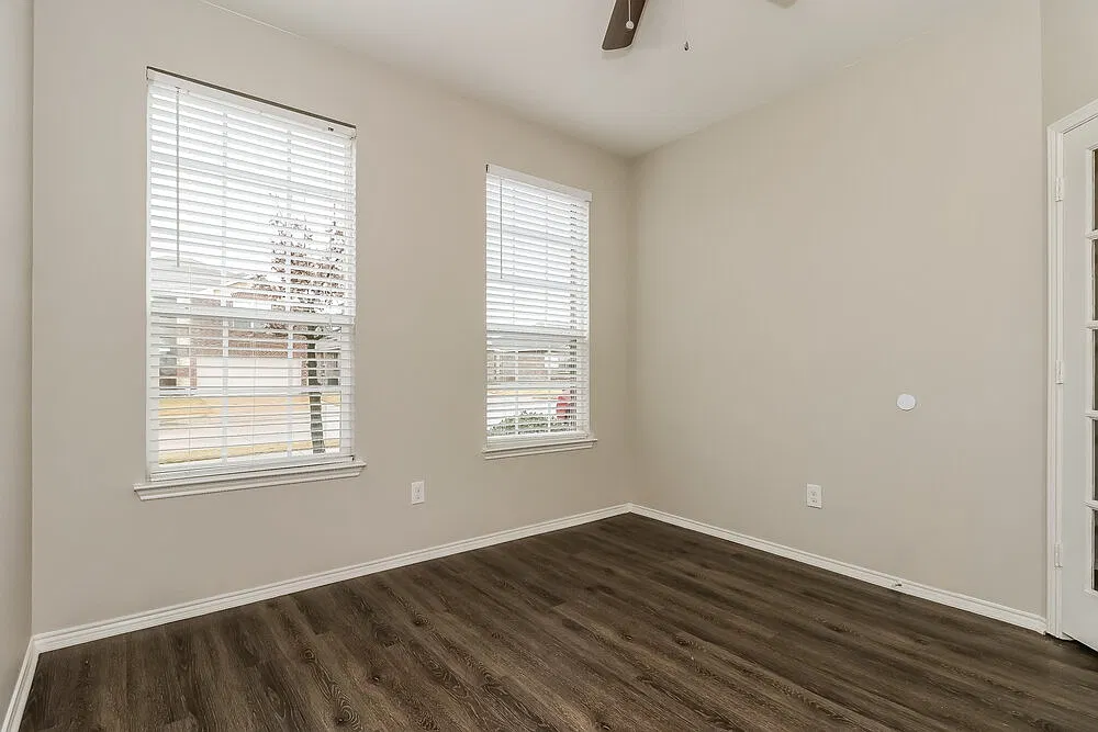 4 bed, 2.5 bath, 2261 sqft, $2,555 — Photo 4
