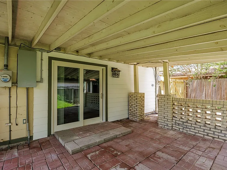 830 Crestview Dr — Photo 34
