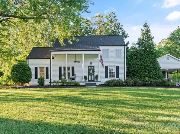 1020 12th Ave NW, Hickory, NC 28601