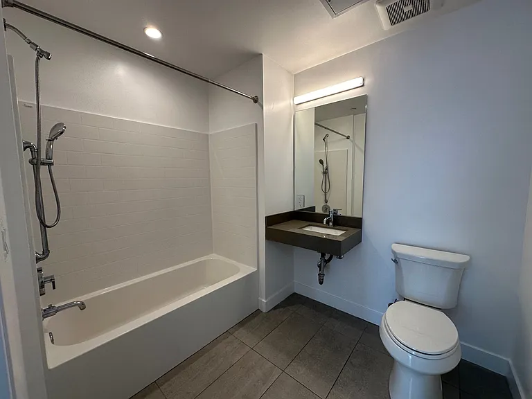 5300 W Adams Blvd #302 — Photo 7