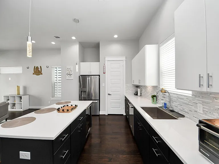 2116 Naomi St #C — Photo 12