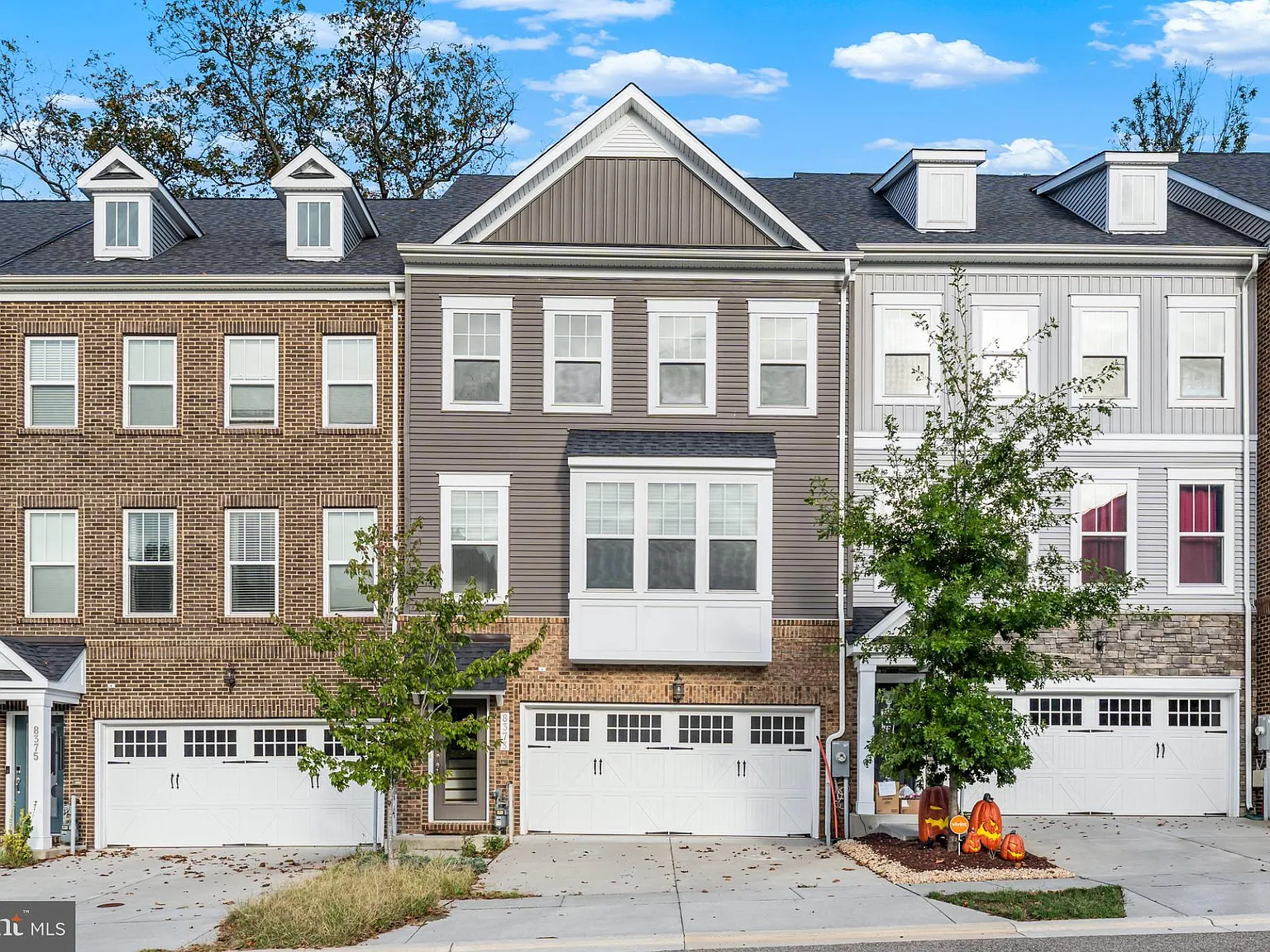 3 bed, 3.5 bath, 2540 sqft, $3,350 — Photo 1