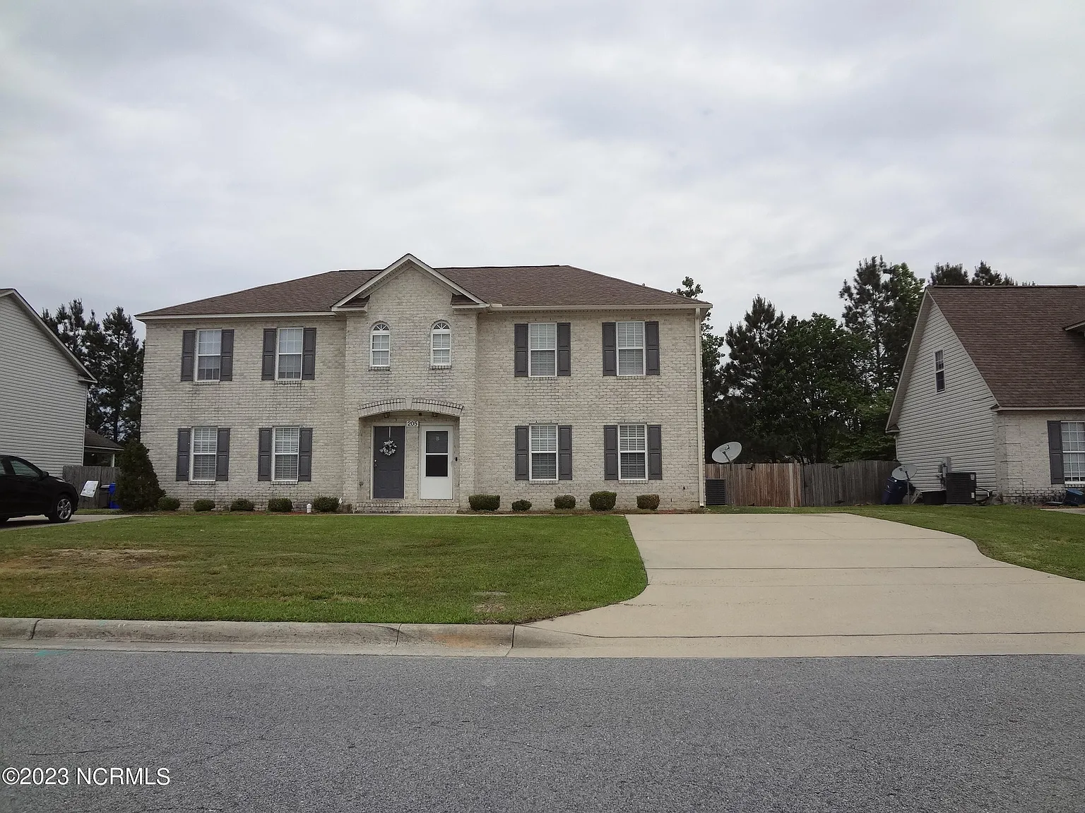 3 bed, 2.5 bath, 1584 sqft, $1,675 — Photo 2