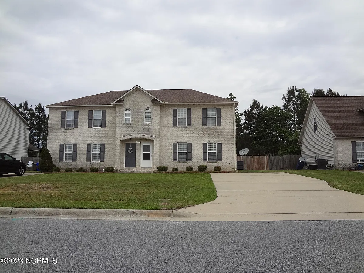 Building Photo - 205 S Pointe Dr #B