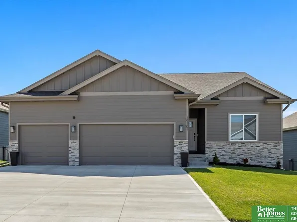 19101 Murray Trl, Gretna, NE 68028