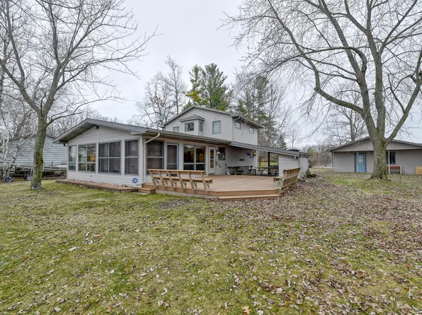 9471 Peninsula Dr, Mecosta, MI 49332