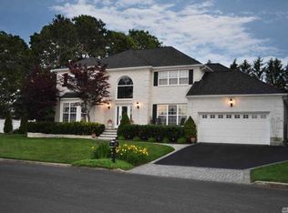 39 Adamson St, Selden, NY 11784