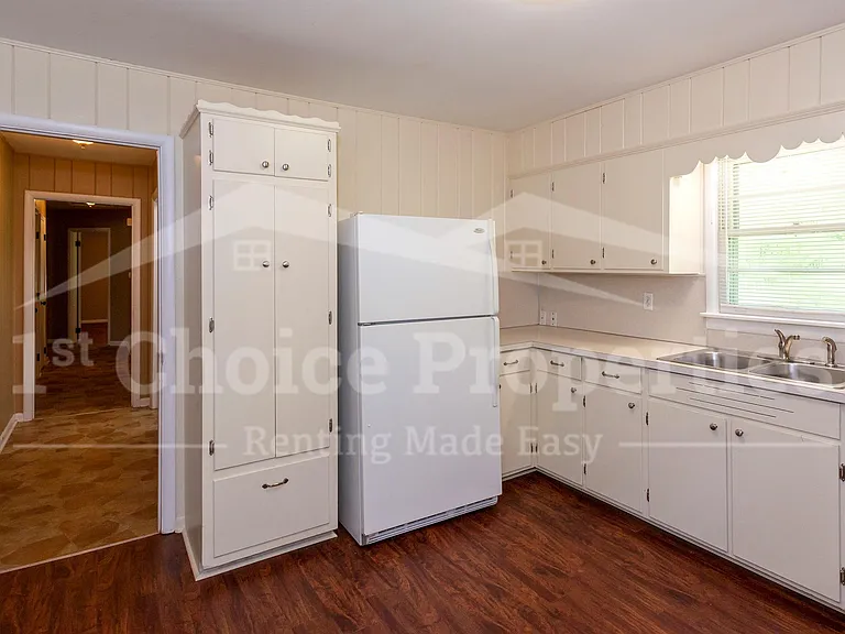 2050 Pinehurst Dr — Photo 8