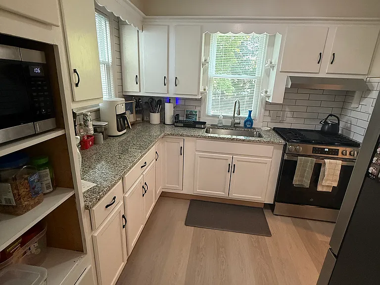418 W High St — Photo 5
