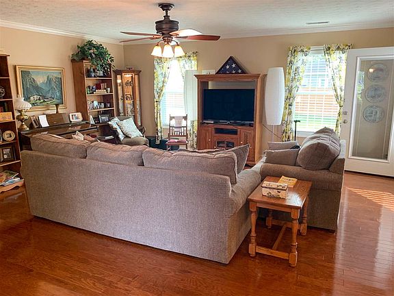 4th image of 531 Creekwood Ct