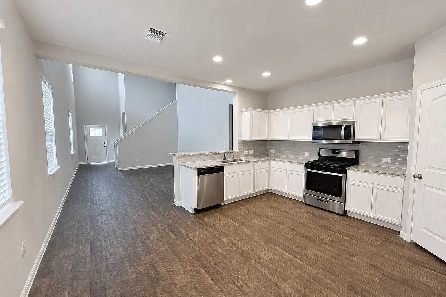 3 bed, 2.5 bath, 1779 sqft, $2,100 — Photo 3