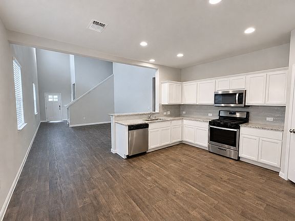 3rd image of 14118 Macquarie Dr