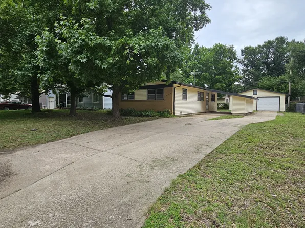 448 N 8th St, Towanda, KS 67144