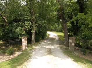 Queens Rd, Parsons, KS 67357