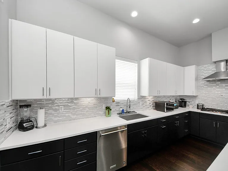 2116 Naomi St #C — Photo 18