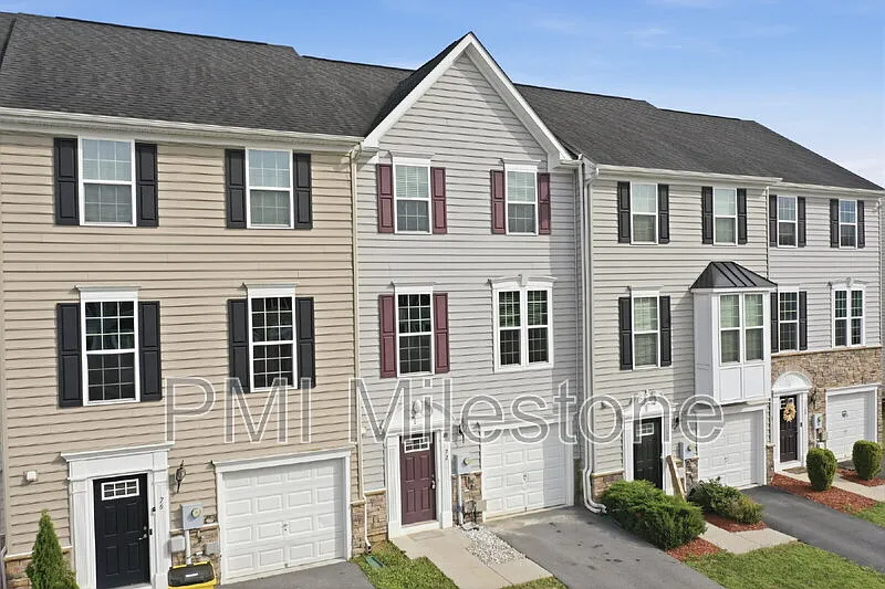 3 bed, 2.5 bath, 1917 sqft, $1,980 — Photo 4