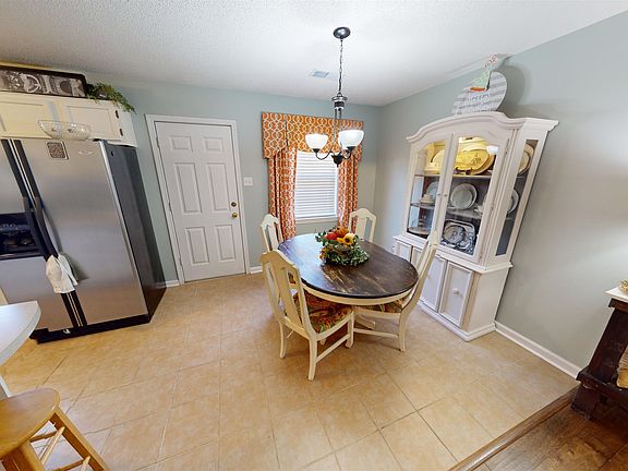 4th image of 154 Village St