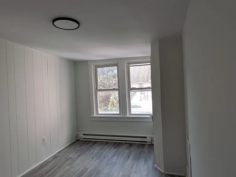 307 W Centre St — Photo 16
