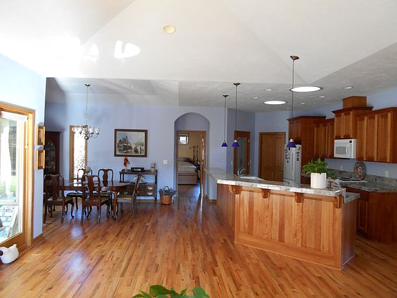 Dining/kitchen