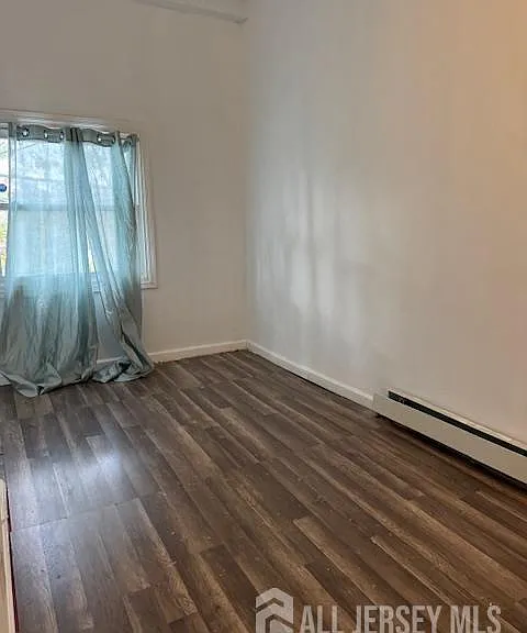 537 S Park St — Photo 3