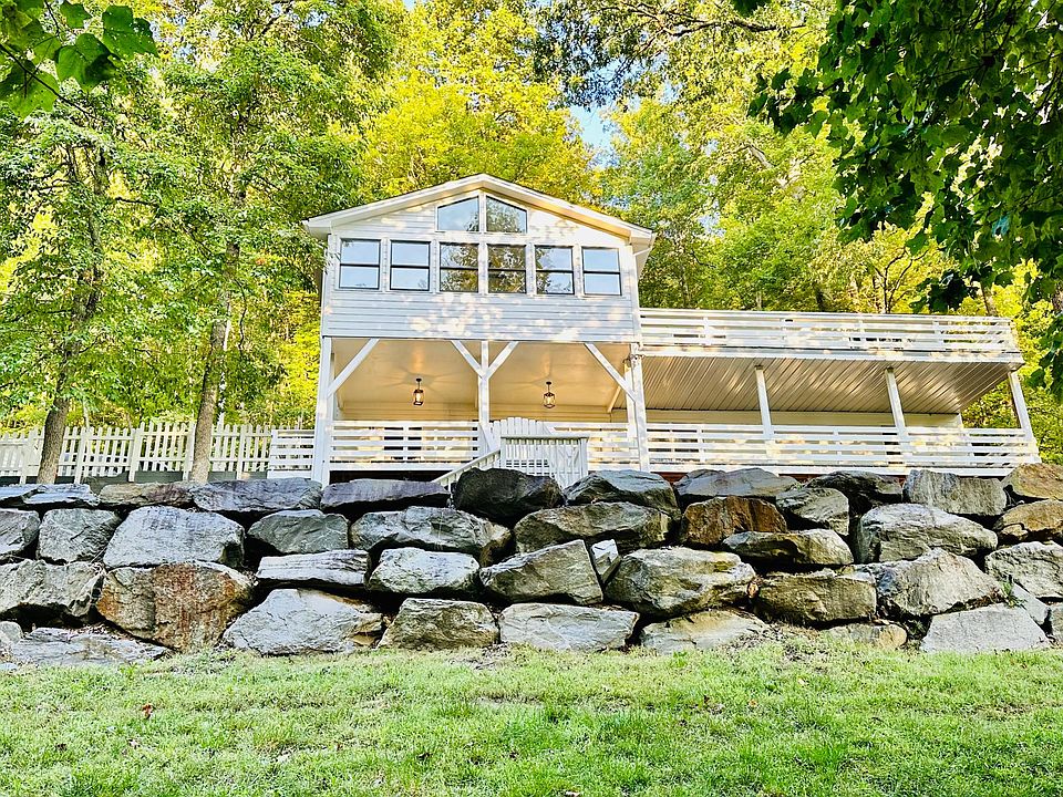 1st image of 100 Pearson Ln