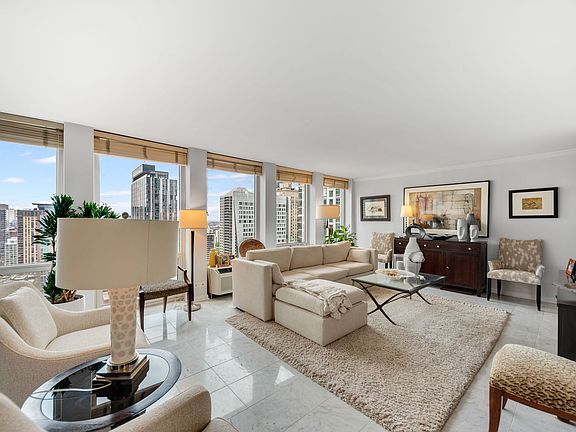 4th image of 111 E Chestnut St #31J