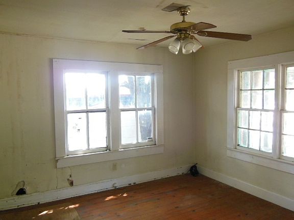 4th image of 1208 Lake Ave