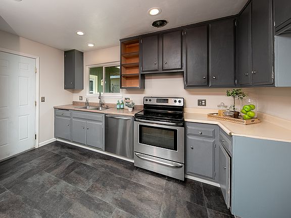 5th image of 5203 Lilac Ave