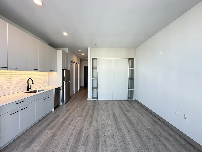 2155 N Elston Ave #17 — Photo 8