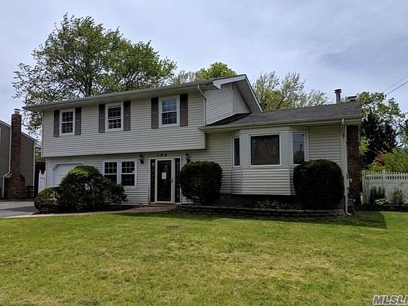 2nd image of 106 Pine St