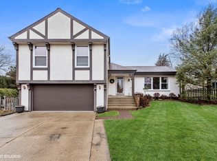 760 Thompson Ct, Buffalo Grove, IL 60089