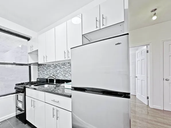 338 East 15th Street image 3 of 12