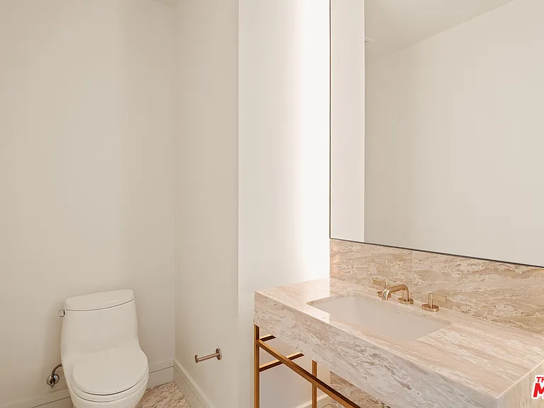 211 W Elm Ct #14B — Photo 5