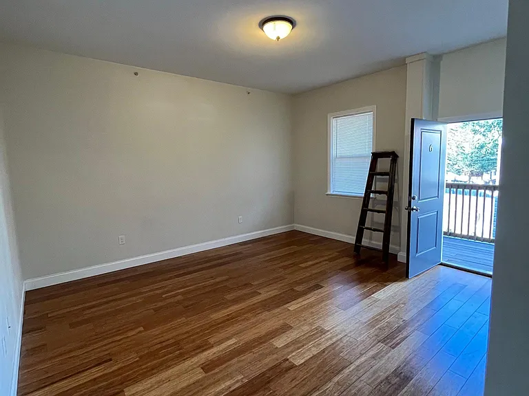 516 E Chestnut St #6 — Photo 5
