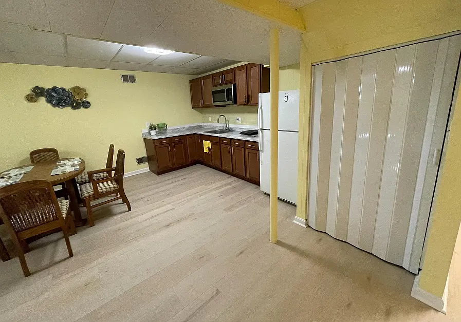 4 bed, 2800 sqft, $1,600 — Photo 2
