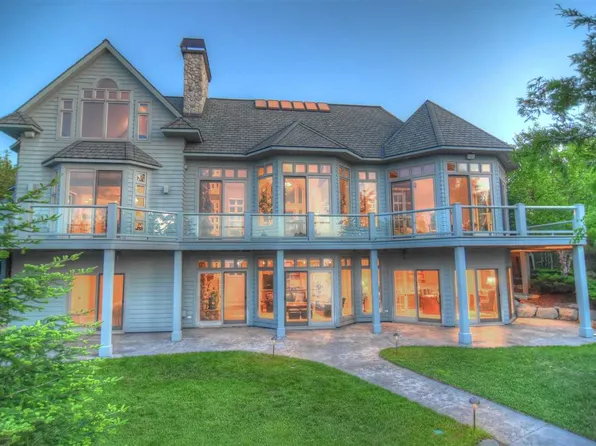 08545 Spinnaker Ln, East Jordan, MI 49727