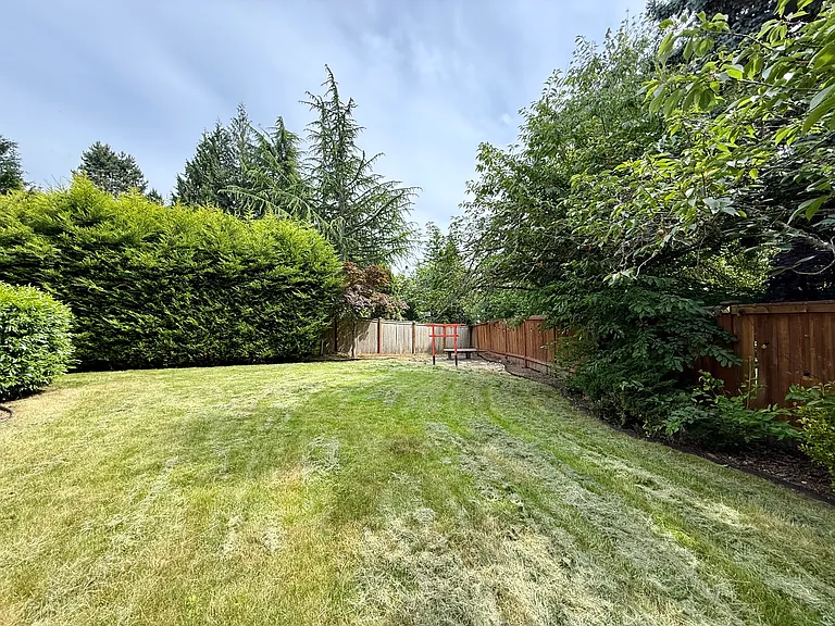 17417 SE 46th Pl — Photo 40