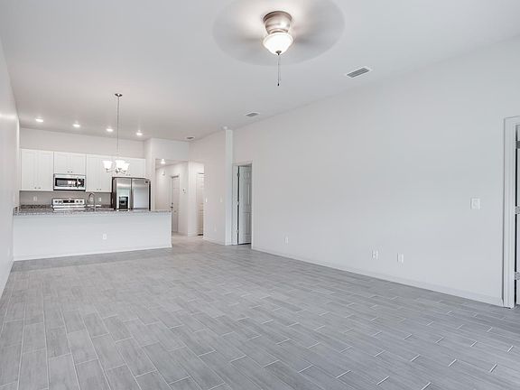 4th image of 916 Andalusia Blvd